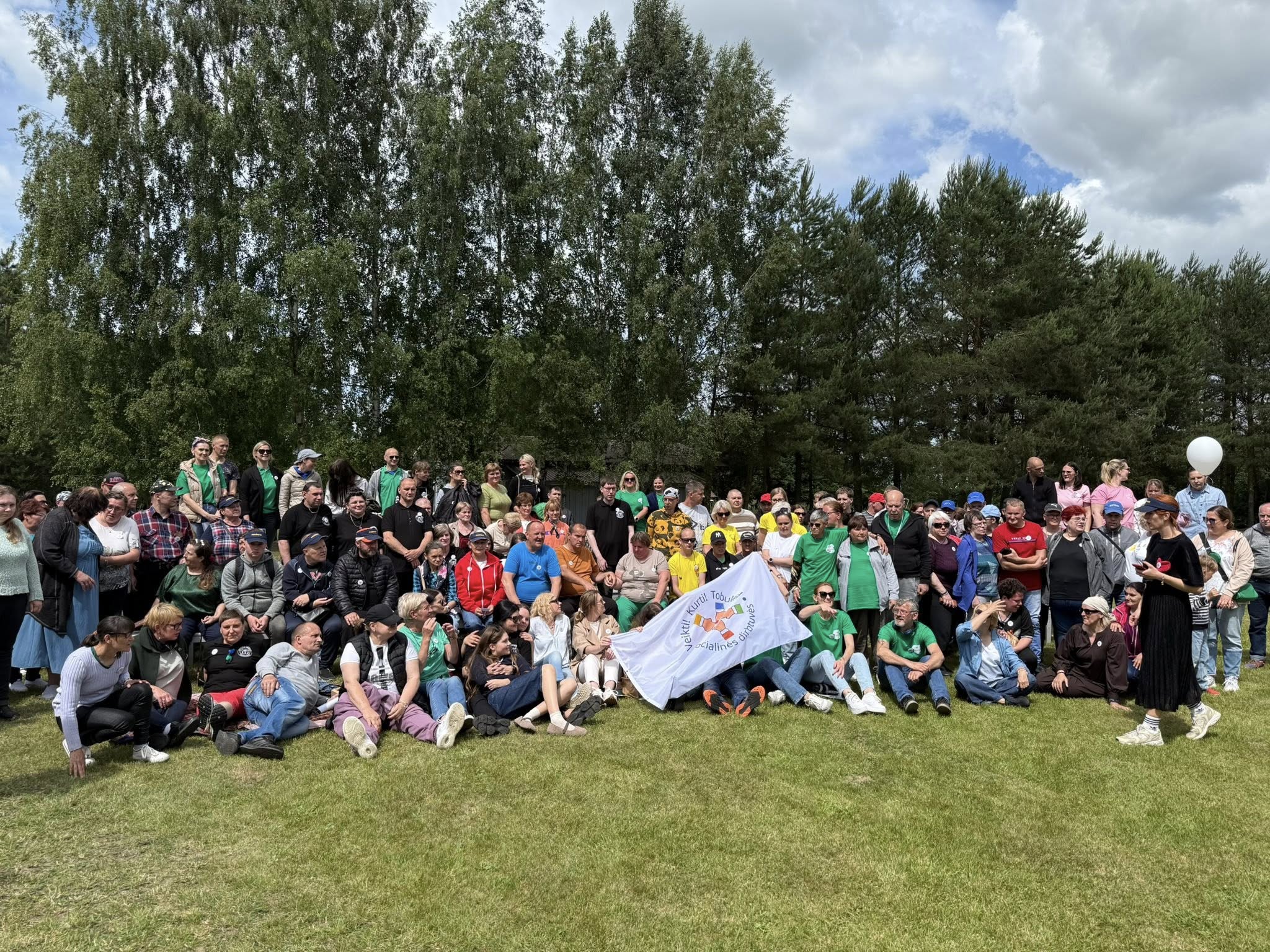 Bendra sueigos dalyvių nuotrauka